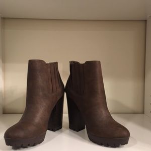 Candies Brown Double Gore Heel Booties